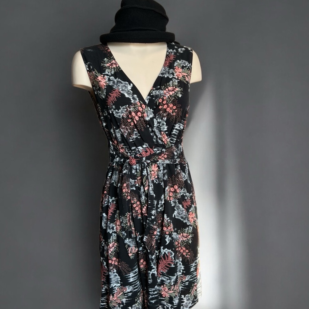 Trendsetter Chic Black Floral Patterned sleeveless Dress